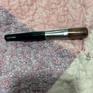 Ulta Beauty Blush Brush with Black Handle and Brown Bristles